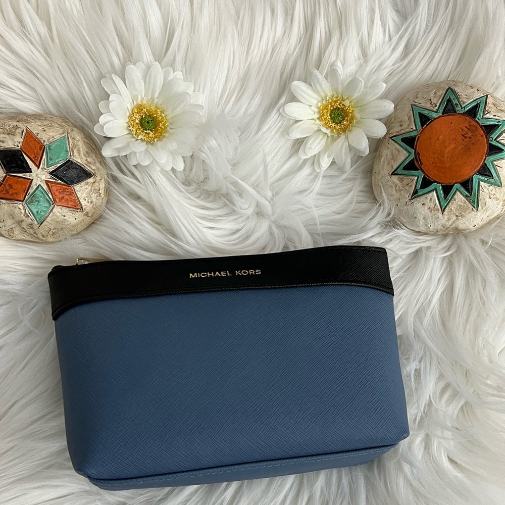 Michael Kors blue cosmetic✨brand new✨